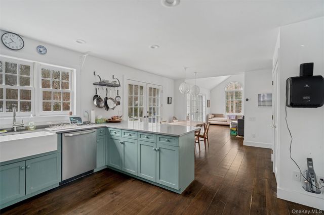 1008 Middle Line Hwy, Sag Harbor, NY 11963