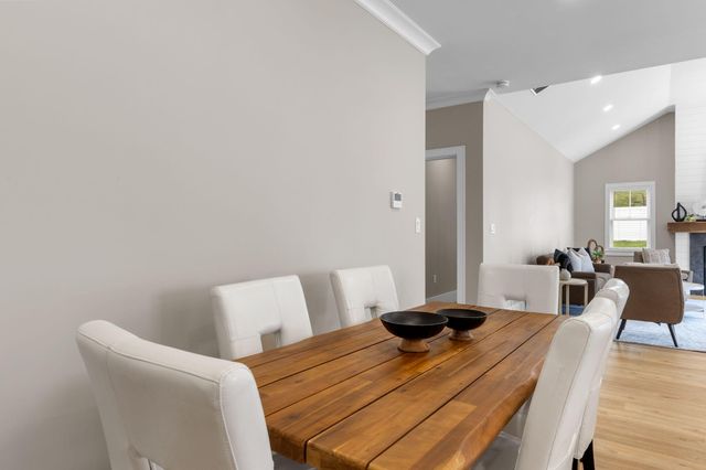 17 Josiah Path, Falmouth, MA 02540