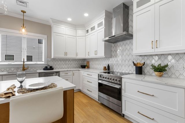 17 Josiah Path, Falmouth, MA 02540