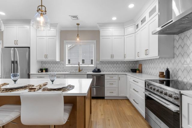 17 Josiah Path, Falmouth, MA 02540