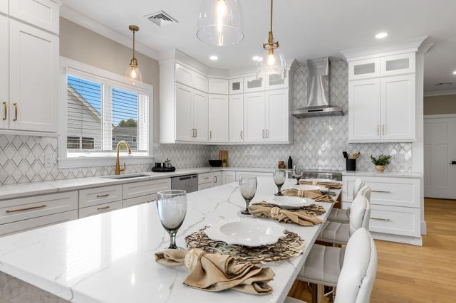 17 Josiah Path, Falmouth, MA 02540
