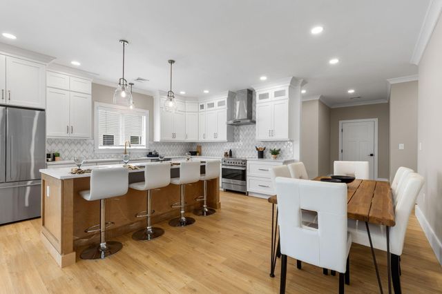 17 Josiah Path, Falmouth, MA 02540