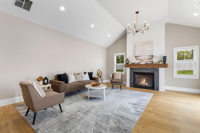 17 Josiah Path, Falmouth, MA 02540