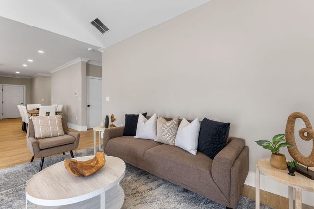17 Josiah Path, Falmouth, MA 02540