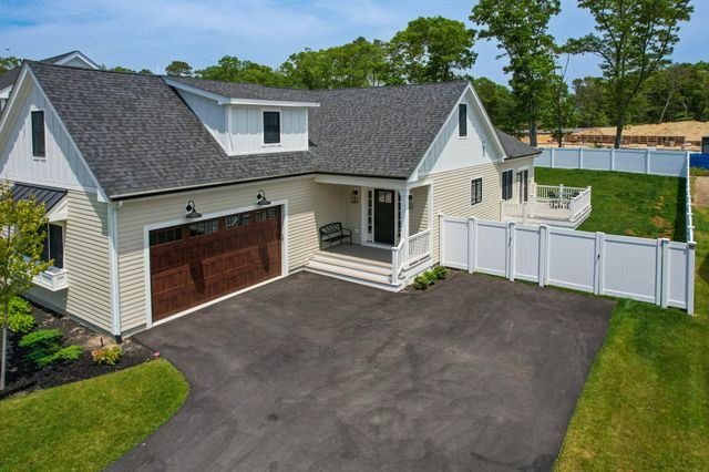 17 Josiah Path, Falmouth, MA 02540