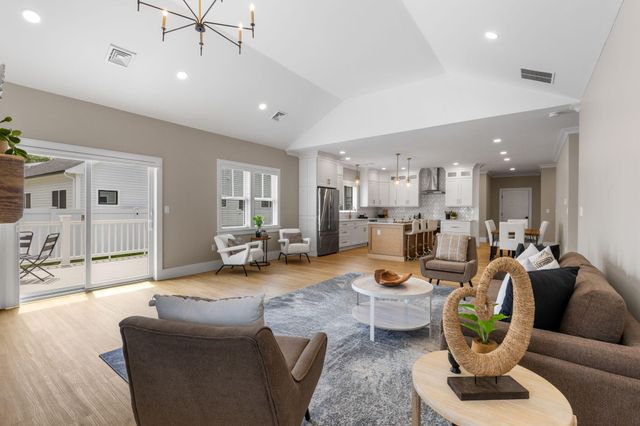 17 Josiah Path, Falmouth, MA 02540