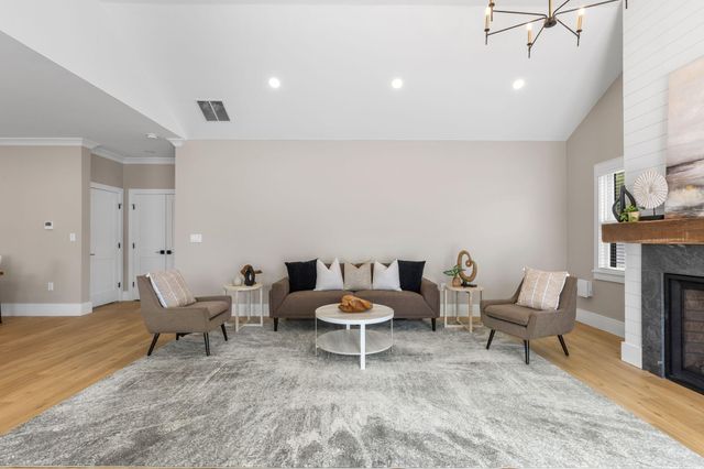 17 Josiah Path, Falmouth, MA 02540