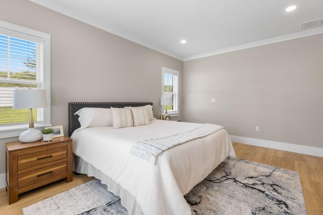 17 Josiah Path, Falmouth, MA 02540