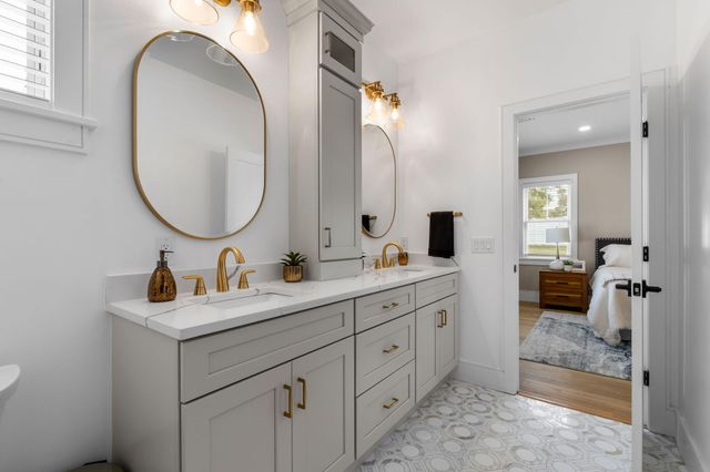 17 Josiah Path, Falmouth, MA 02540