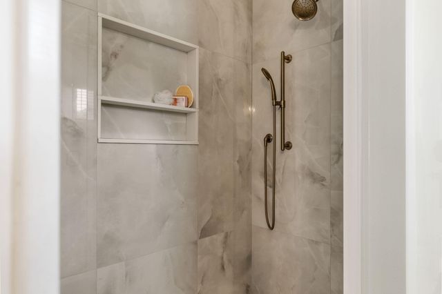 17 Josiah Path, Falmouth, MA 02540