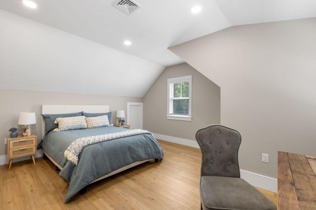 17 Josiah Path, Falmouth, MA 02540
