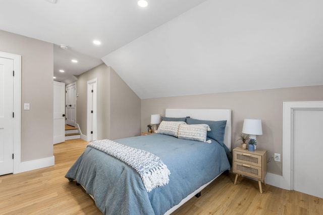 17 Josiah Path, Falmouth, MA 02540