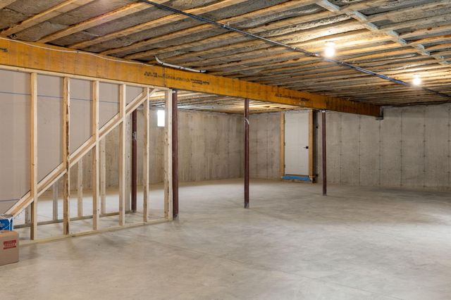 17 Josiah Path, Falmouth, MA 02540
