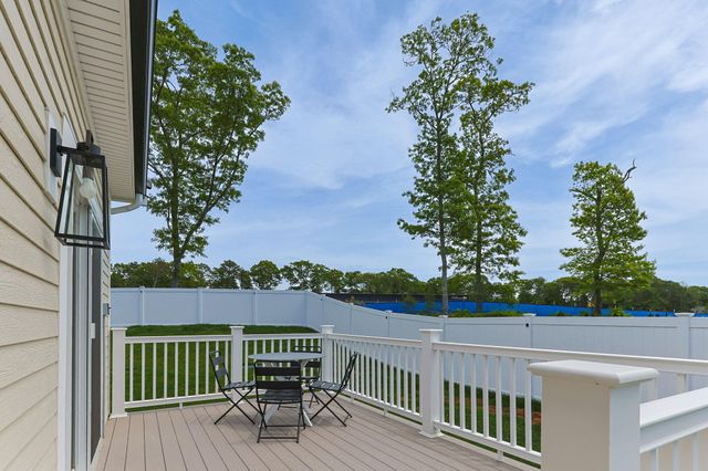 17 Josiah Path, Falmouth, MA 02540