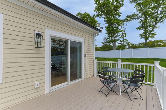 17 Josiah Path, Falmouth, MA 02540