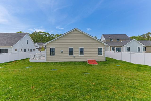 17 Josiah Path, Falmouth, MA 02540
