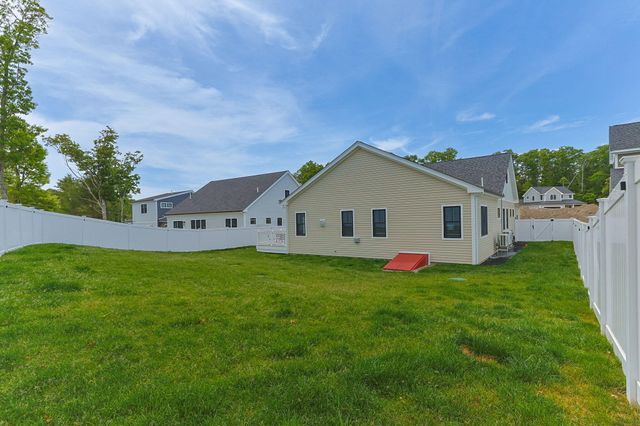 17 Josiah Path, Falmouth, MA 02540