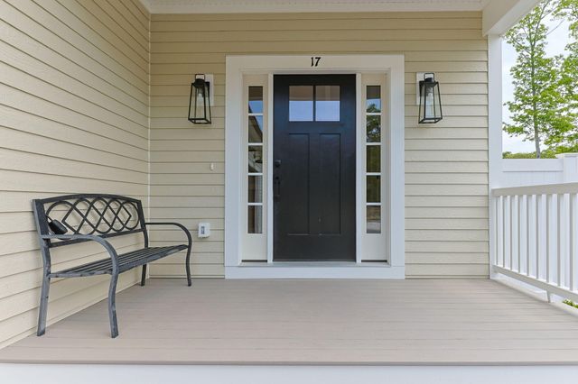 17 Josiah Path, Falmouth, MA 02540
