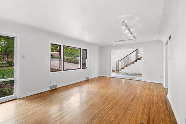 701 GLENWOOD CT, Columbia, MO 65203