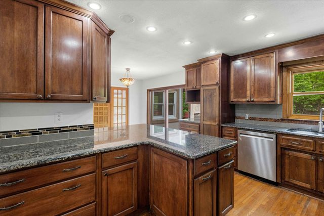 701 GLENWOOD CT, Columbia, MO 65203