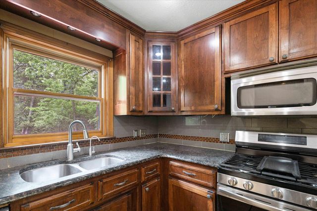 701 GLENWOOD CT, Columbia, MO 65203