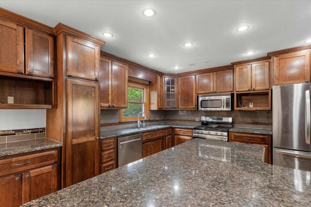 701 GLENWOOD CT, Columbia, MO 65203