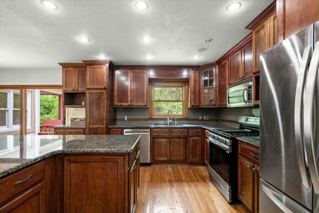 701 GLENWOOD CT, Columbia, MO 65203