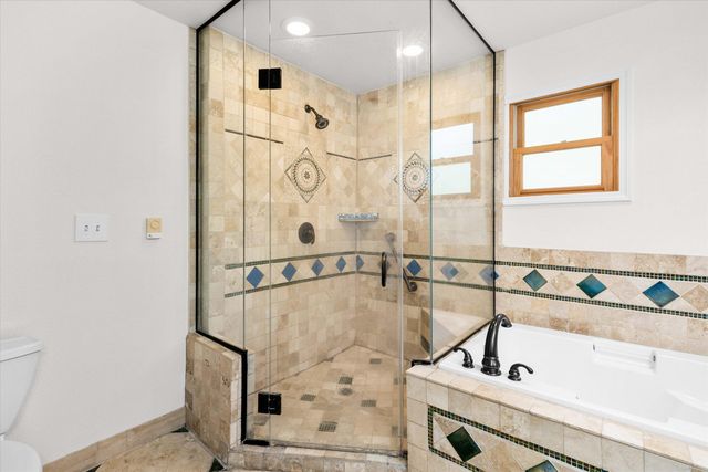 701 GLENWOOD CT, Columbia, MO 65203