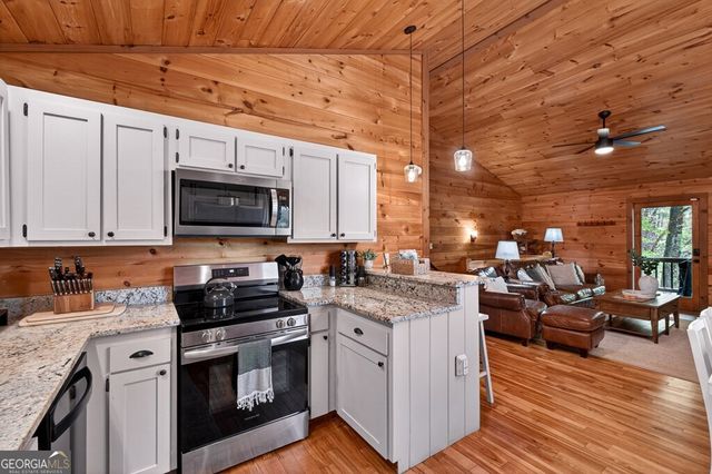 564 Weaver Creek Lane, Blue Ridge, GA 30513