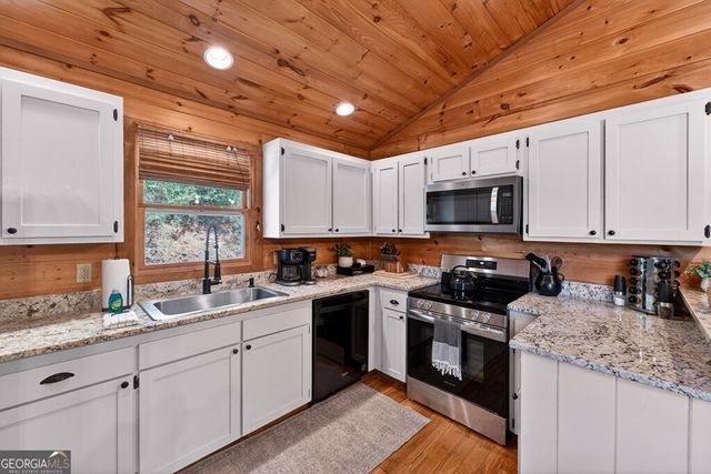 564 Weaver Creek Lane, Blue Ridge, GA 30513
