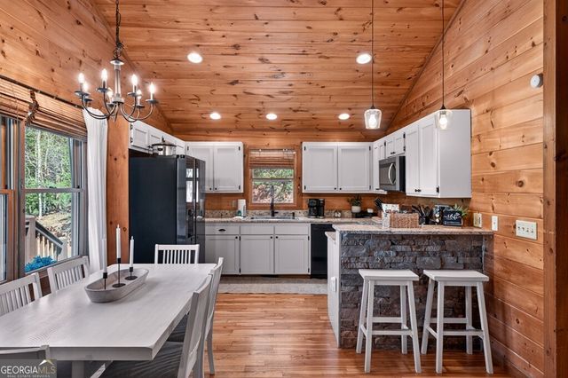 564 Weaver Creek Lane, Blue Ridge, GA 30513