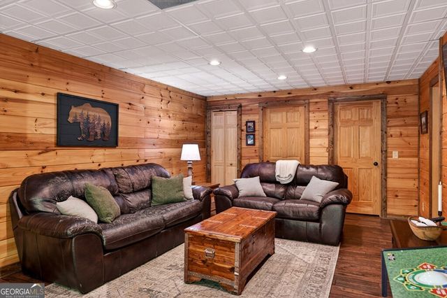 564 Weaver Creek Lane, Blue Ridge, GA 30513