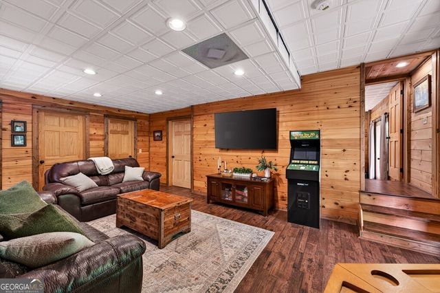 564 Weaver Creek Lane, Blue Ridge, GA 30513