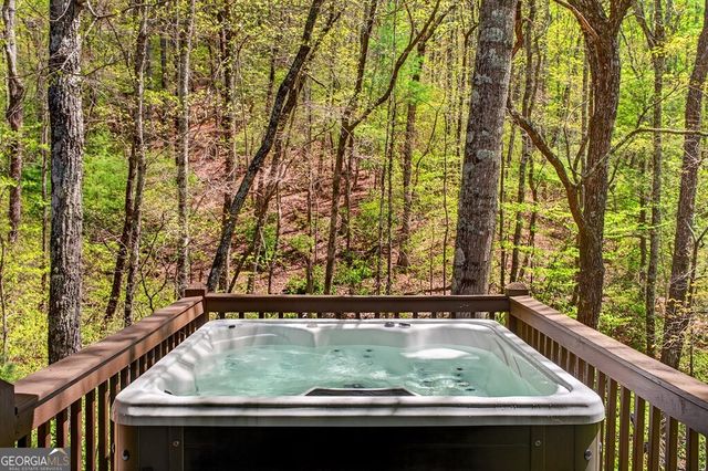 564 Weaver Creek Lane, Blue Ridge, GA 30513