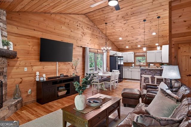 564 Weaver Creek Lane, Blue Ridge, GA 30513