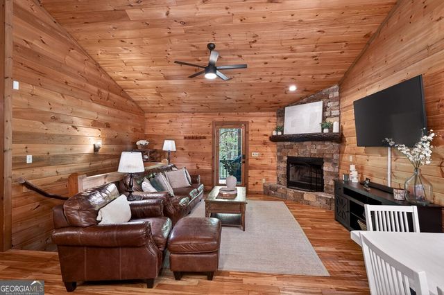 564 Weaver Creek Lane, Blue Ridge, GA 30513