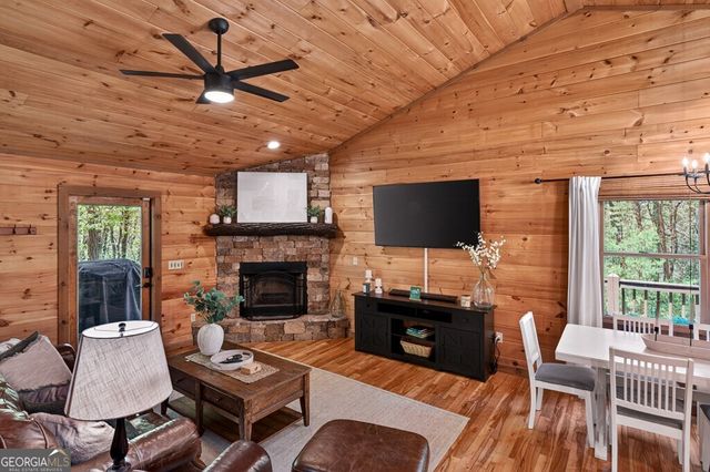 564 Weaver Creek Lane, Blue Ridge, GA 30513