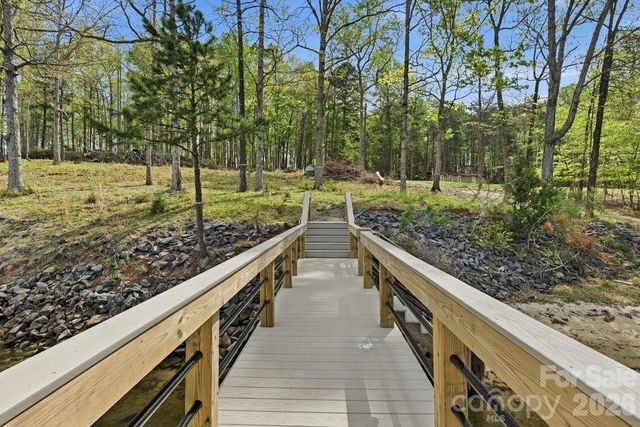 21213 Lake Run Drive, Charlotte, NC 28278