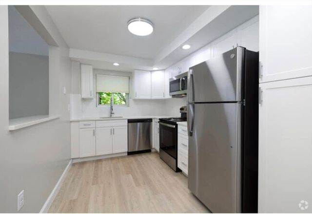 1 Stonehill 3C, Stoneham, MA 02180