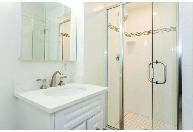 1 Stonehill 3C, Stoneham, MA 02180