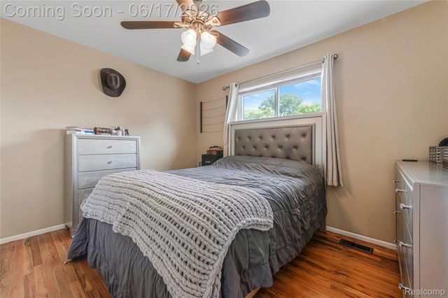 14914 Jenny Drive, Warren, MI 48088
