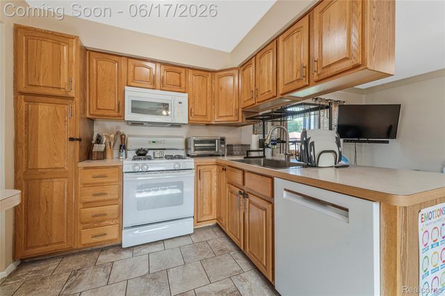 14914 Jenny Drive, Warren, MI 48088