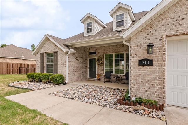 313 W Bush Street, Prairie Grove, AR 72753