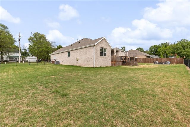 313 W Bush Street, Prairie Grove, AR 72753