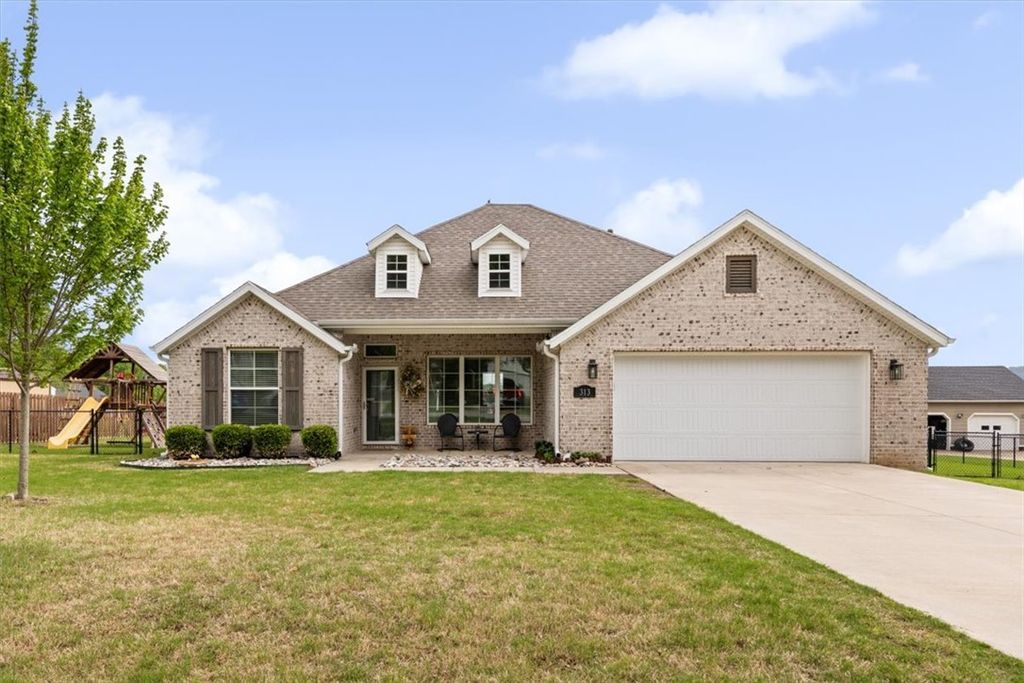 313 W Bush Street, Prairie Grove, AR 72753