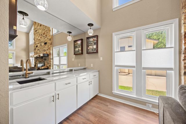 10805 Spicewood PKWY, Austin, TX 78750