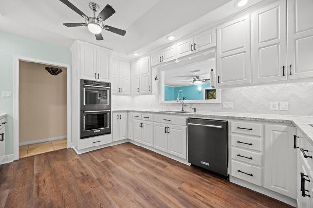 10805 Spicewood PKWY, Austin, TX 78750