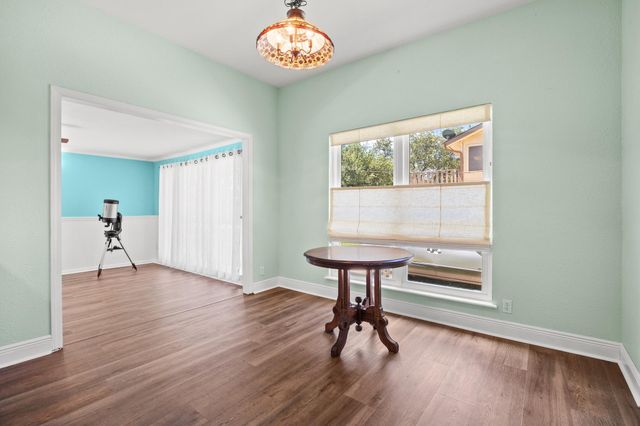 10805 Spicewood PKWY, Austin, TX 78750
