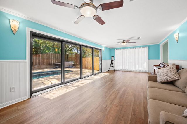 10805 Spicewood PKWY, Austin, TX 78750
