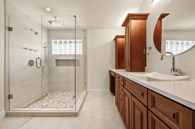 10805 Spicewood PKWY, Austin, TX 78750
